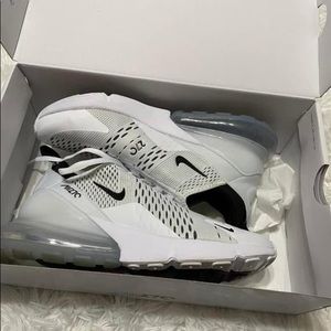 Womens Nike AirMax 270